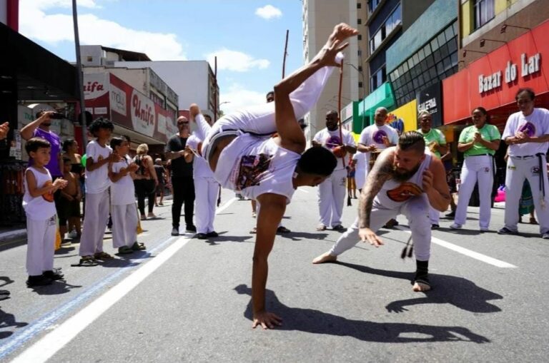 Rua de Compras movimenta o comércio local e atrai público no último domingo